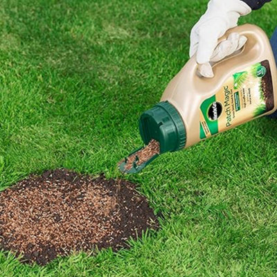 Miracle-Gro Patch Magic Jug 1015g All-in-One Grass Seed Feed & Coir