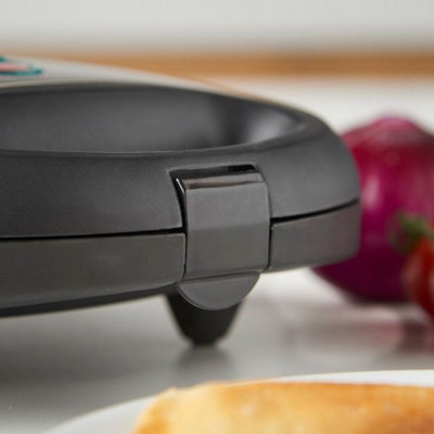 https://media.diy.com/is/image/KingfisherDigital/misterchef-3-in-1-sandwich-toaster-panini-press-waffle-maker-with-removable-plates-dishwasher-safe~5051139937892_02c_MP?$MOB_PREV$&$width=618&$height=618