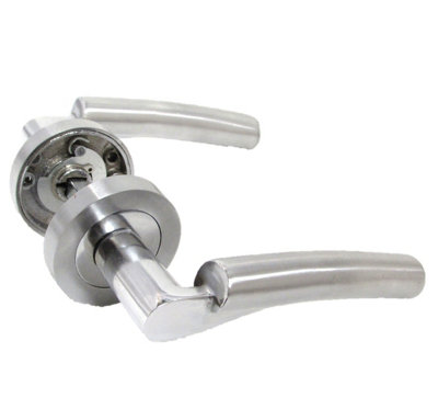 Modern Fresh Chrome Duo Verona Style Curved on Round Rose Lever Door Handles