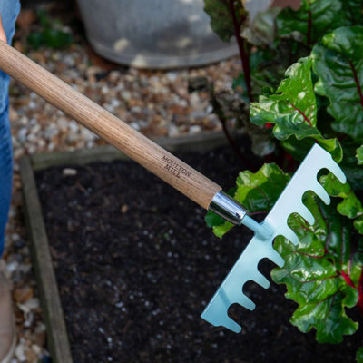 Moulton Mill Budding Gardener Soil Rake with 95cm Ash Handle and Carbon ...
