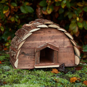 Natural Bark Hedgehog House Shelter Habitat Wooden Hogitat Hibernation House with Mossy Finish