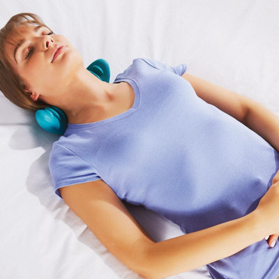 Neck and Shoulder Massage Cushion - Durable High-Density Memory Foam Pressure Point Massaging Tool - 24 x 21 x 13cm