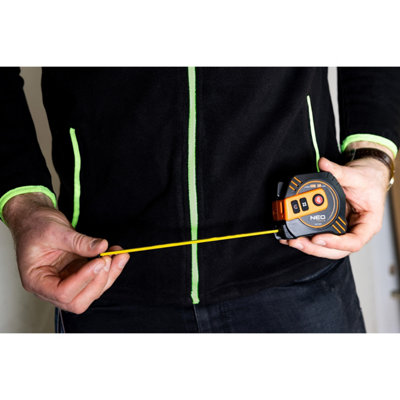 Neo Tools Laser Distance Measurer With Retractable Measuring Tape