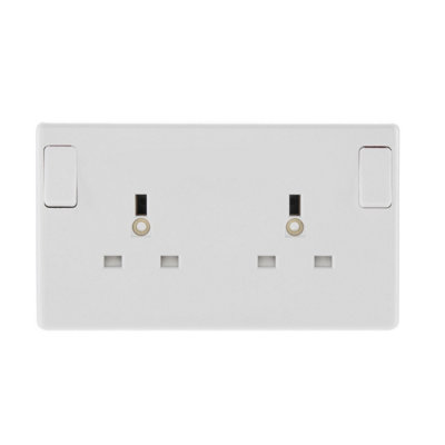 Nexus 13A 2 Gang Single Pole Switched Socket (UK Plug) White (One Size)