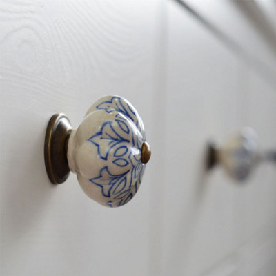 Nicola Spring - Floral Ceramic Cabinet Knobs - Light Blue - Pack of 6 - 6