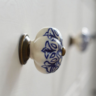 Nicola Spring - Floral Ceramic Cabinet Knobs - Navy - Pack of 6 - 6