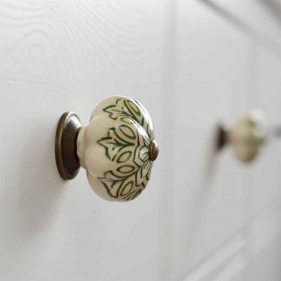 Nicola Spring - Floral Ceramic Cabinet Knobs - Olive Green - Pack of 6 - 6
