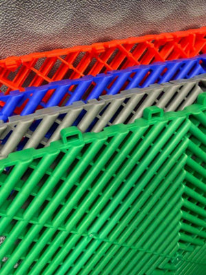 Nicoman Heavy Duty Vented Interlocking Garage Tiles - 40cm x 40cm - Green - Pack of 15