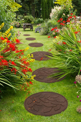 Nicoman Reversible Outdoor Garden Stepping Stone Leaves in Terracotta - Pack of 4
