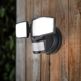 NiteSafe Battery Operated, Motion Activated X2 Twin Floodlight LED Security Outdoor Light (One Unit)