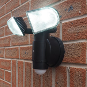 B&q battery deals operated outdoor lights