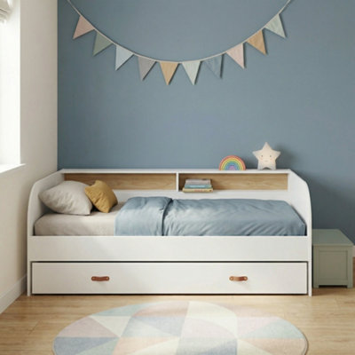 Noa & Nani Day Bed with Pull-Out Trundle in White & Pine Helene