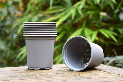 Nutley's 9cm Round Plastic Plant Pots, Pack of 100