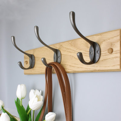 Oakcrafts - Handcrafted Solid Oak Coat Rack with Cast Iron Hooks and Oval Base Plate 600mm - 4 Hooks