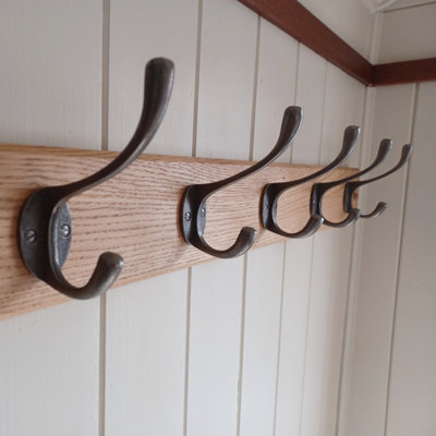 Oakcrafts - Handcrafted Solid Oak Coat Rack with Cast Iron Hooks and Oval Base Plate 900mm - 6 Hooks - 3