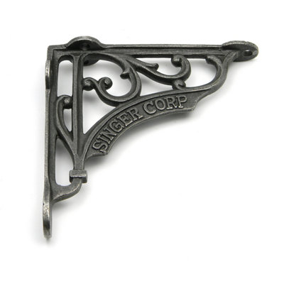 Oakcrafts - Pair of Antique Cast Iron Singer Corp Shelf Brackets - 150mm x 150mm