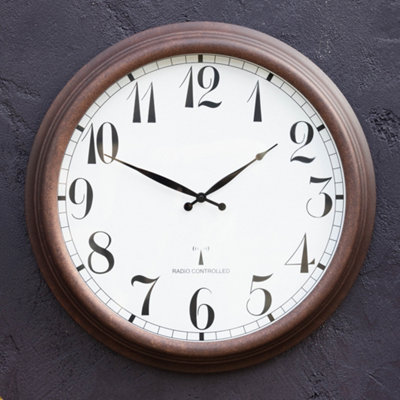 Outdoor Garden Wall Clock Perfect Time Radio Controlled 57.5cm