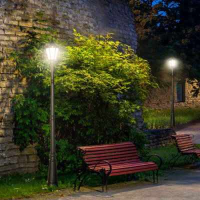 Outsunny 2.4m Garden Lamp Post Light LED Solar Powered Patio Path Lighting Lamp