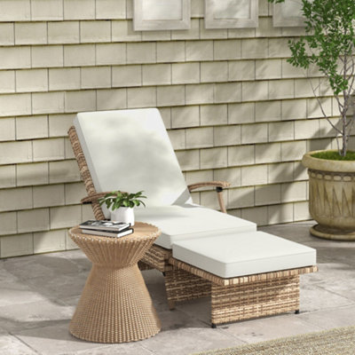 Outsunny Foldable Rattan Garden Recliner Chair w Cushion Footrest Brown