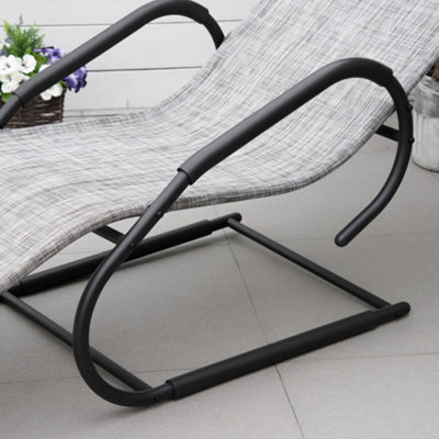 Outdoor lounge deals chairs for sunbathing