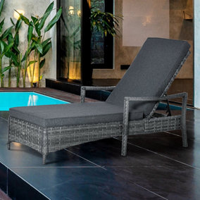 Outsunny Patio Dual Rattan Wicker Sun Lounger w/ 4-Level Adjustable Headrest