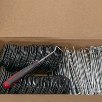 Pack of 100 weed matting hold down pegs with 100 buffer plates+removal tool - 3