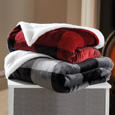 Pack of 2 Reversible Sherpa Fleece Throws - Check Design with Plain Reverse - 152 x 127cm