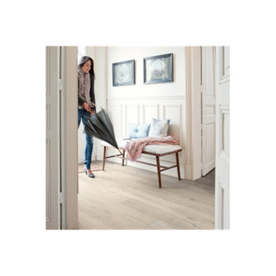 Pack of 5 (Total 5 Units) 8mm Thick Soft Oak Light Laminate Flooring - 1380mm (L) x 190mm (W) - 9.17m2 Coverage