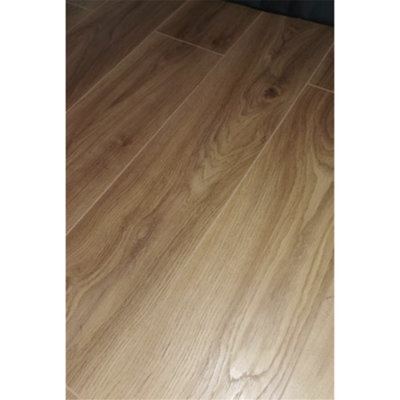 PACK OF 5 (Total 5 Units) - Medium Oak 12mm Thick Laminate Flooring (7.4m2 Coverage) - 3