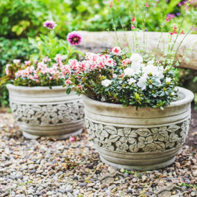 PAIR Stone Cast Flower Daisy Design Garden Planter Pot