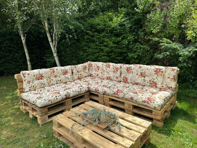 Pallet garden clearance corner sofa