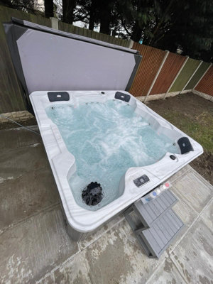 Palm Spas Refresh Plus 6 Seater 1 Lounger Hot Tub Canadian Gecko 32 AMP ...