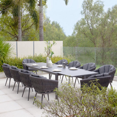 10 person round outdoor dining table discount