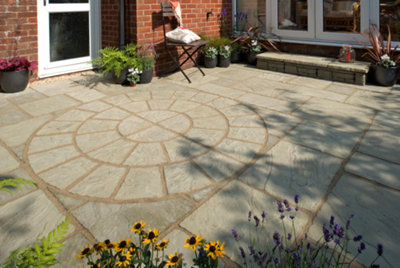 Patio Paving Slabs 'The Gawsworth' Weathered York 300 x 300 x 38mm - Pack of 50