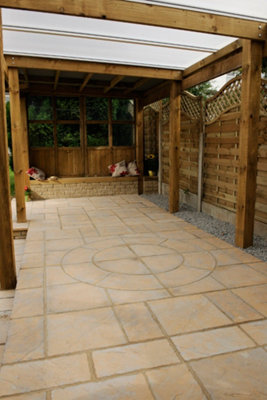 Paving Circle With Squaring Off Kit 'The Alderley' Honey Brown