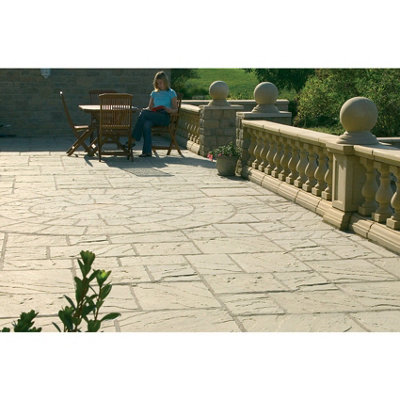 Paving Patio Kit 'The Gawsworth' Barley 7.29m2 (2.7m x2.7m)