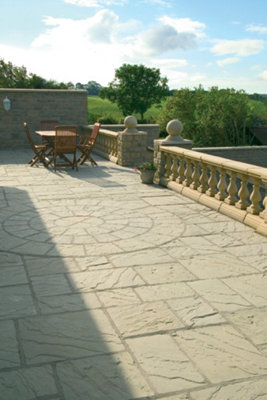Paving Patio Kit 'The Gawsworth' Weathered York 7.29m2 (2.7m x2.7m) - 3