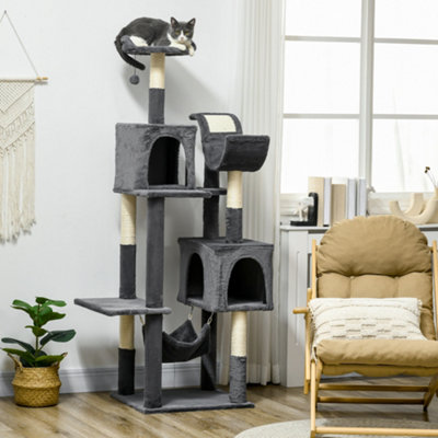 Trendy cat scratching store post