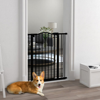 Extendable metal outlet pet gate