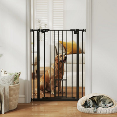 PawHut Extra Tall Dog Gate With Cat Door – Auto Close – Fits 74-80 Cm Wide