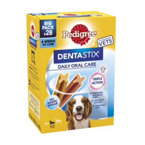 PEDIGREE DENTASTIx Daily Adult Medium Dog Treats 28 x Dental Sticks 720g (Pack of 4)