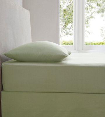 Percale Soft Green Double Deep Fitted Sheet 40cm DIY at B&Q