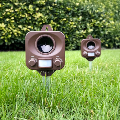 Pestbye Twinpack Battery Powered Fox Repellent Ultrasonic Repeller Deterrent Fox Scarer with Ground Stake