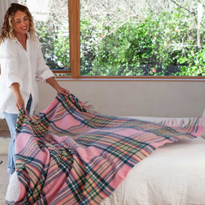 Plaid Shetland Wool Throw, Pink, 140 x 185 cm, Tasselled Edge