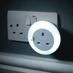 Plug-Through Night Light - 3 Colour LED Bedroom Nursery Lighting with Automatic Dusk to Dawn Sensor - Measures H8 x W8 x D4cm