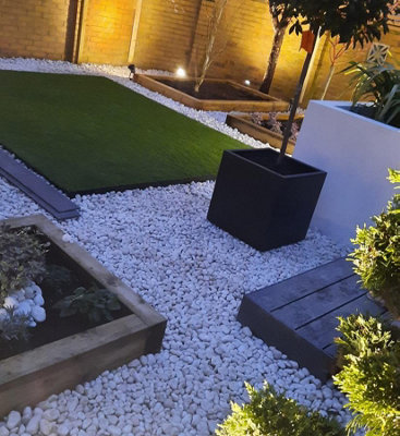 Polar White Spanish Marble Pebbles 20-50mm - Decorative Garden ...