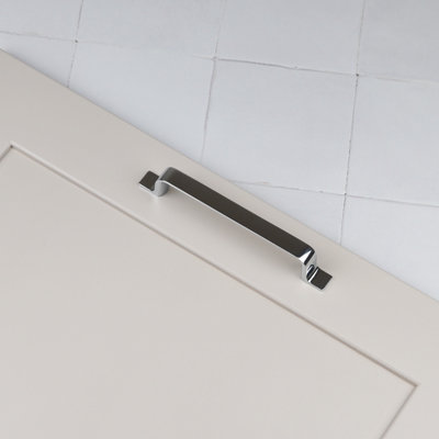 Polished Chrome Kitchen Cabinet Handles 128mm Strap Design Cupboard Door Drawer Pull Bedroom Bathroom Wardrobe