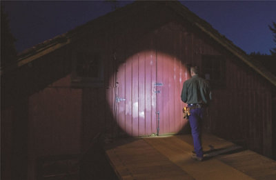 POLYSTEEL 600 Twist-Focusing LED Torch - 710 lumens, high, medium & low modes, 4 x AA batteries