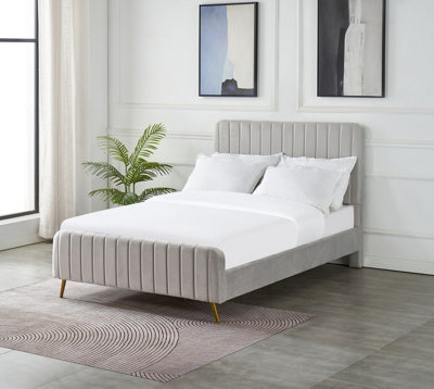 Scalloped platform store bed