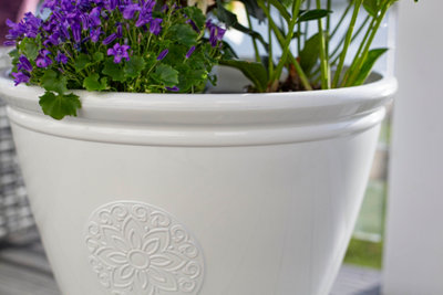 Pot Planter Indoor or Outdoor Lightweight Recycled Plastic Garden  Large Eden Emblem Plant Pot - L45 x W45 x H38 cm - White - 3